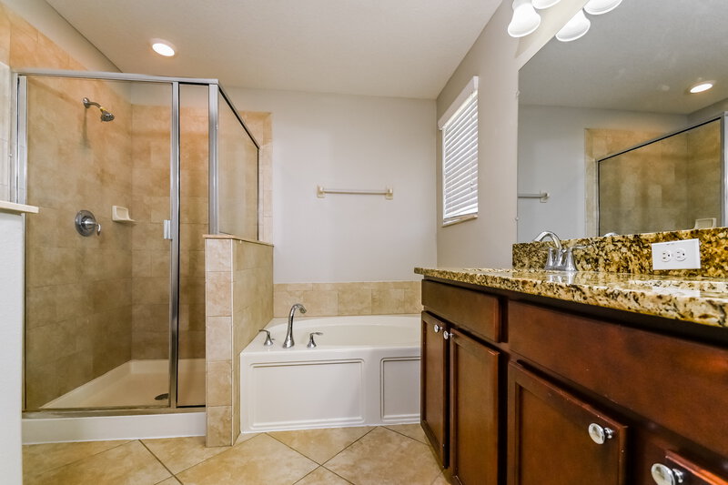 2,255/Mo, 6402 Trent Creek Drive Ruskin, FL 33573 Main Bathroom View