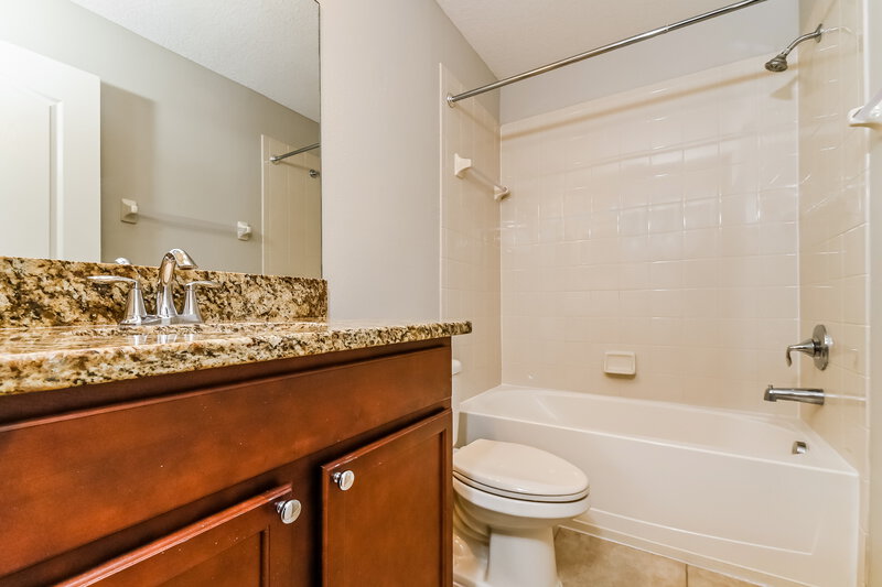 2,255/Mo, 6402 Trent Creek Drive Ruskin, FL 33573 Main Bathroom View 2