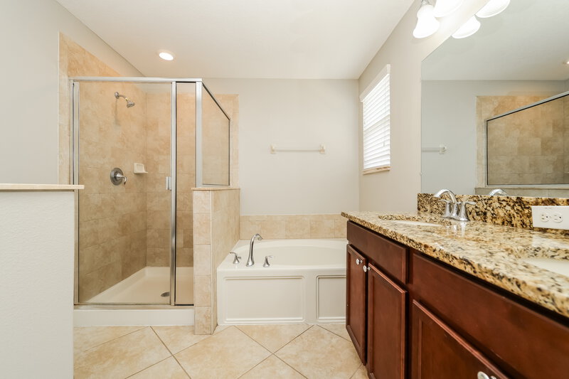 2,275/Mo, 6402 Trent Creek Drive Ruskin, FL 33573 Main Bathroom View