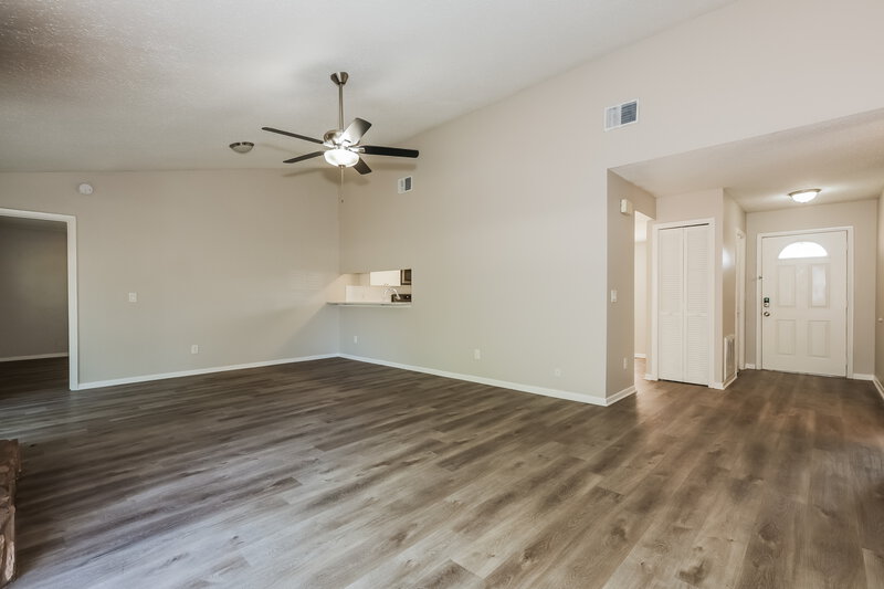 3,530/Mo, 831 Sunridge Point Dr Seffner, FL 33584 Living Room View 2