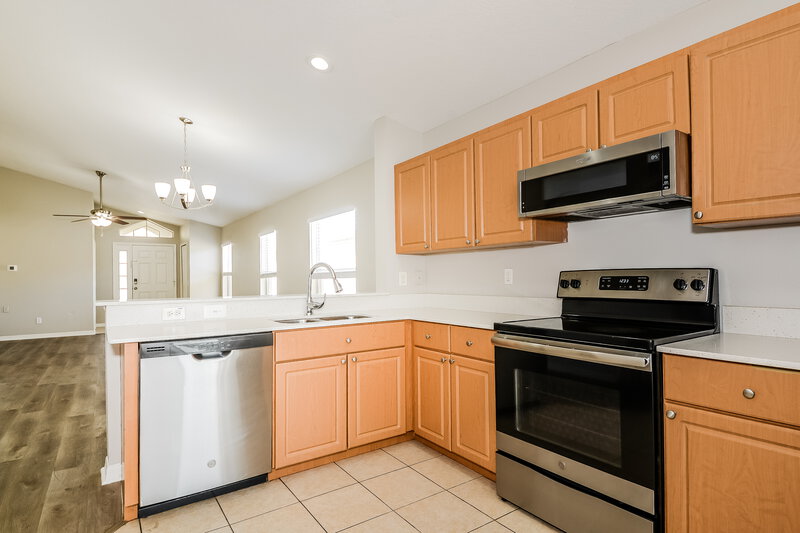 1,985/Mo, 1417 Delano Trent St Ruskin, FL 33570 Kitchen View 2