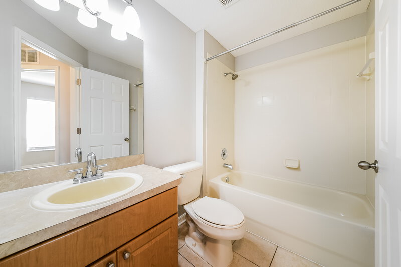 1,985/Mo, 1417 Delano Trent St Ruskin, FL 33570 Bathroom View