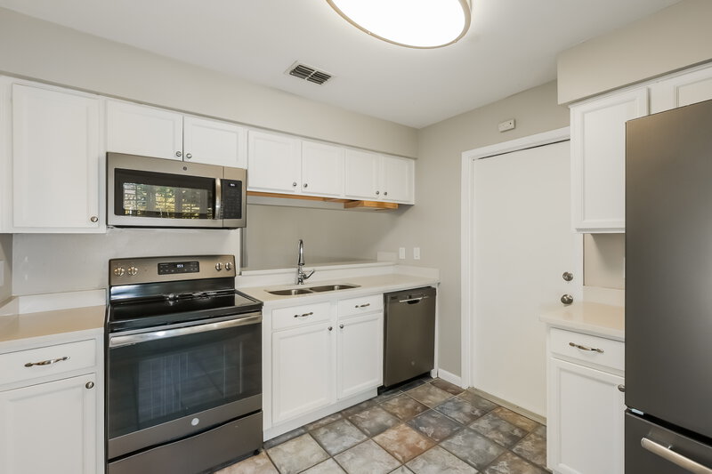 2,010/Mo, 1717 Cinnabar Ct Brandon, FL 33510 Kitchen View 2