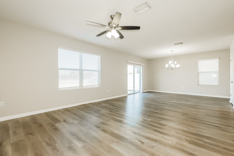 2,475/Mo, 11162 Leland Groves Dr Riverview, FL 33579 Living Room View 2
