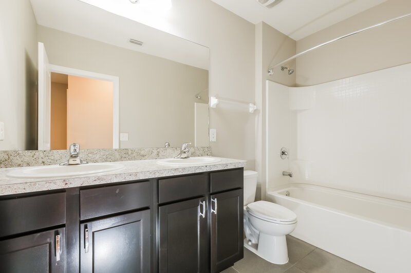 2,475/Mo, 11162 Leland Groves Dr Riverview, FL 33579 Bathroom View