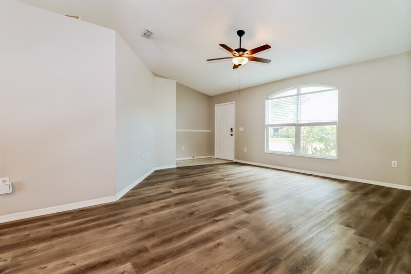 2,185/Mo, 8403 Yearling Ln New Port Richey, FL 34653 Living Room View 2