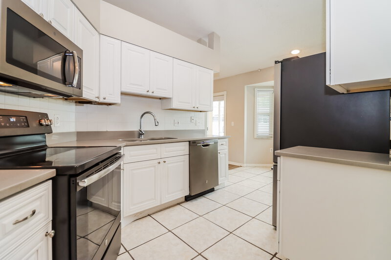 2,185/Mo, 8403 Yearling Ln New Port Richey, FL 34653 Kitchen View 3