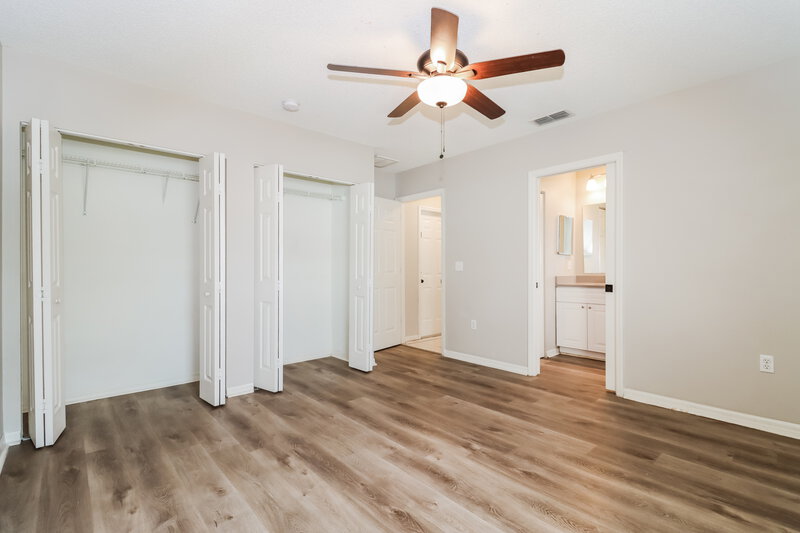 2,185/Mo, 8403 Yearling Ln New Port Richey, FL 34653 Main Bedroom View 2