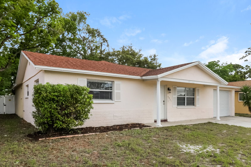 1,735/Mo, 7921 Eugene Dr Port Richey, FL 34668 Front View