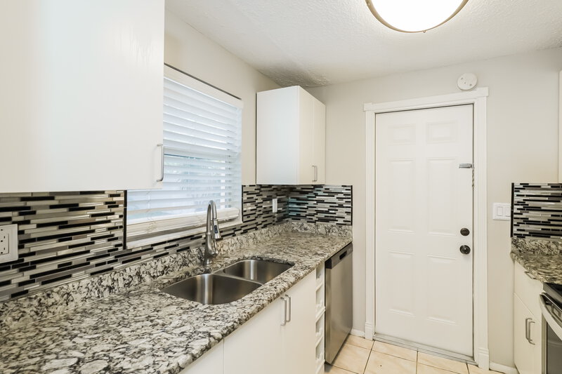 1,735/Mo, 7921 Eugene Dr Port Richey, FL 34668 Kitchen View