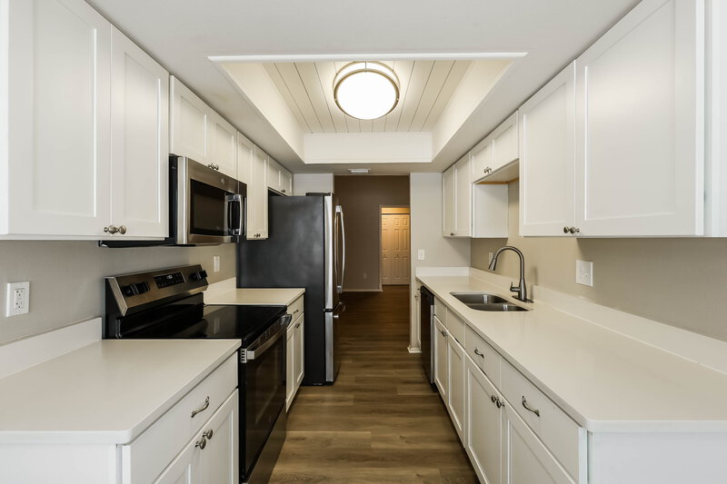 2,210/Mo, 747 Climate Dr Brandon, FL 33511 Kitchen View 2