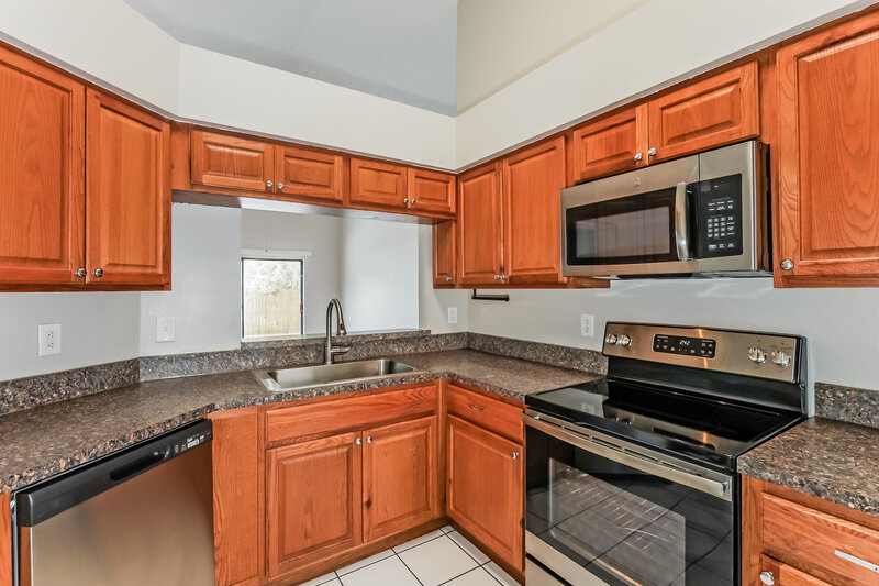1,930/Mo, 11506 Smokethorn Drive Riverview, FL 33579 Kitchen View 2