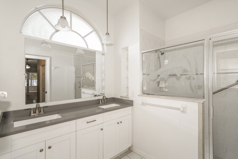 2,300/Mo, 4806 Spring Side Drive New Port Richey, FL 34653 Main Bathroom View
