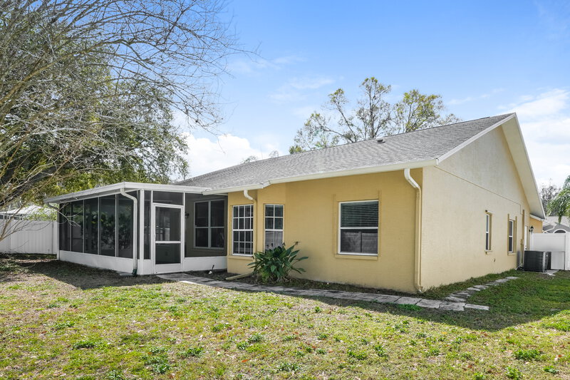 2,300/Mo, 4806 Spring Side Drive New Port Richey, FL 34653 Rear View