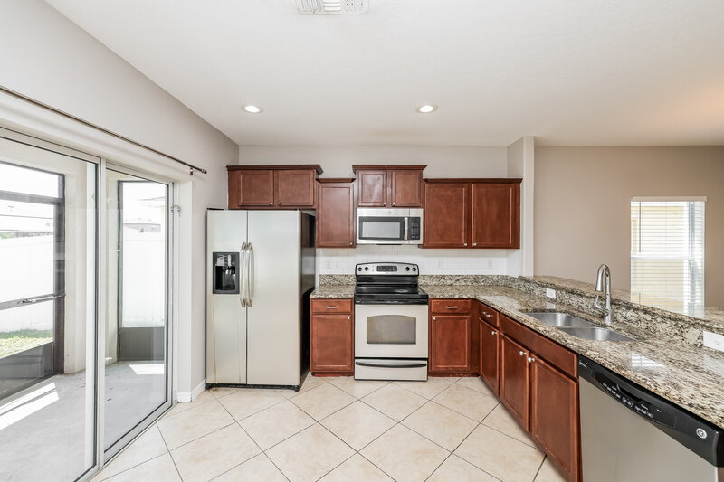 2,625/Mo, 1121 Seminole Sky Dr Ruskin, FL 33570 Kitchen View