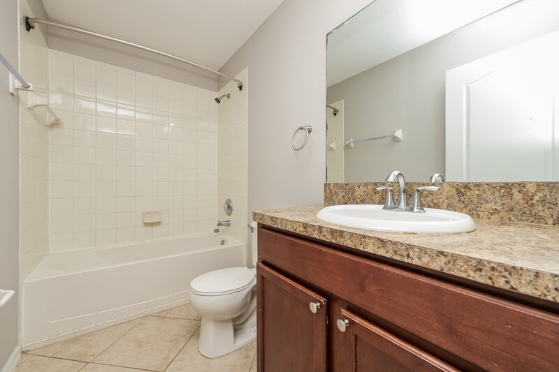 2,625/Mo, 1121 Seminole Sky Dr Ruskin, FL 33570 Bathroom View
