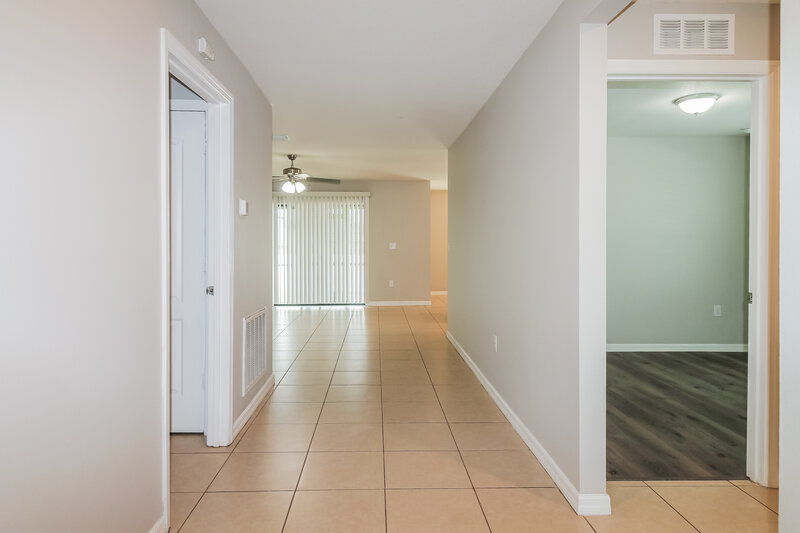 1,870/Mo, 12902 Keefer Ct Spring Hill, FL 34609 Foyer View