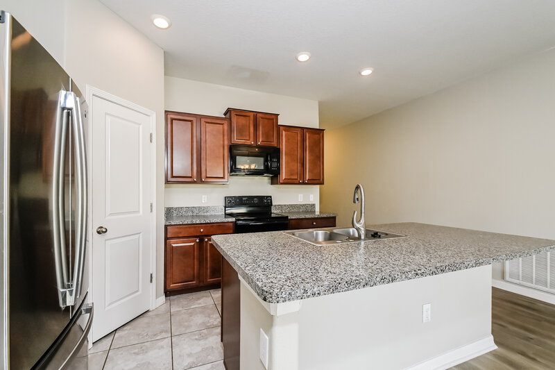 1,970/Mo, 8108 Cherry Branch Dr Ruskin, FL 33573 Kitchen View