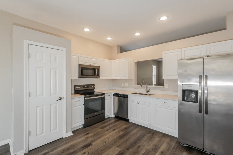 2,260/Mo, 11117 Newbridge Dr Riverview, FL 33579 Kitchen View
