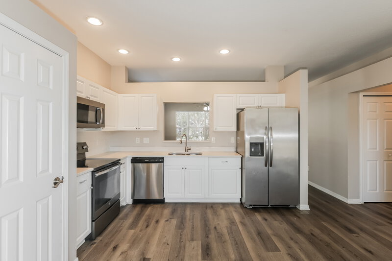 2,260/Mo, 11117 Newbridge Dr Riverview, FL 33579 Kitchen View 3