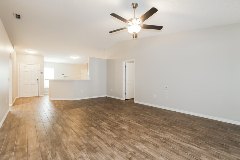 2,065/Mo, 6201 Venezia Pl Riverview, FL 33578 Living Room View 2