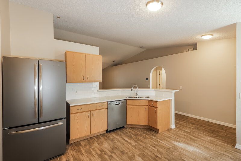 2,065/Mo, 6201 Venezia Pl Riverview, FL 33578 Kitchen View 2