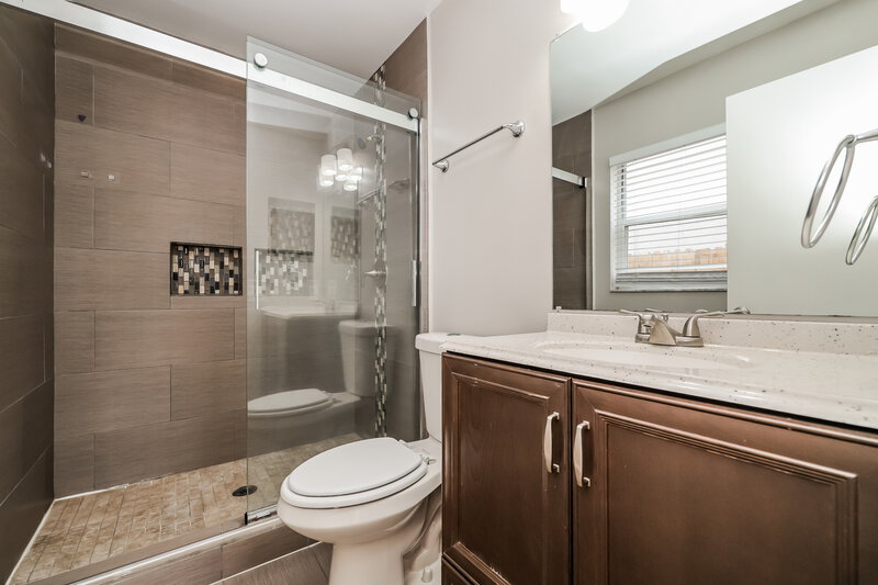 2,200/Mo, 12219 Dawn Vista Dr Riverview, FL 33578 Main Bathroom View