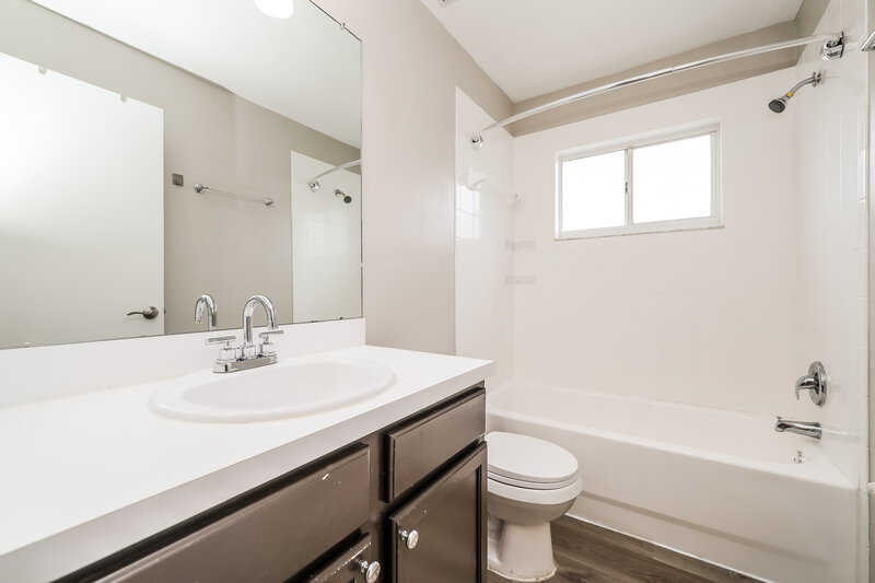 2,200/Mo, 12219 Dawn Vista Dr Riverview, FL 33578 Bathroom View