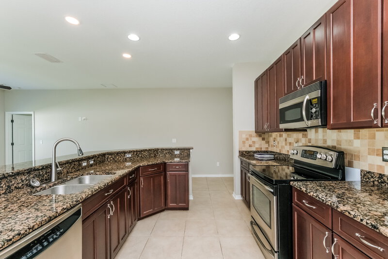 2,120/Mo, 1807 Bonita Bluff Ct Ruskin, FL 33570 Kitchen View