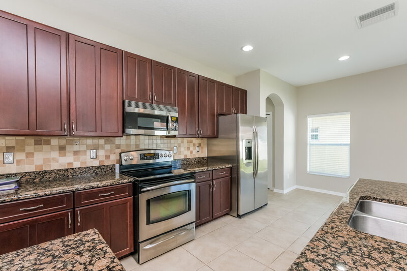 2,120/Mo, 1807 Bonita Bluff Ct Ruskin, FL 33570 Kitchen View 2