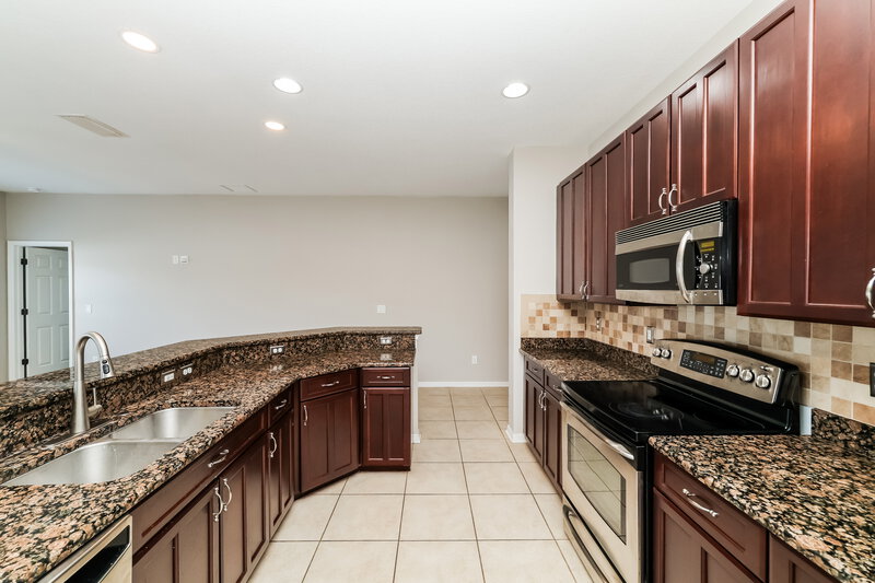 2,120/Mo, 1807 Bonita Bluff Ct Ruskin, FL 33570 Kitchen View