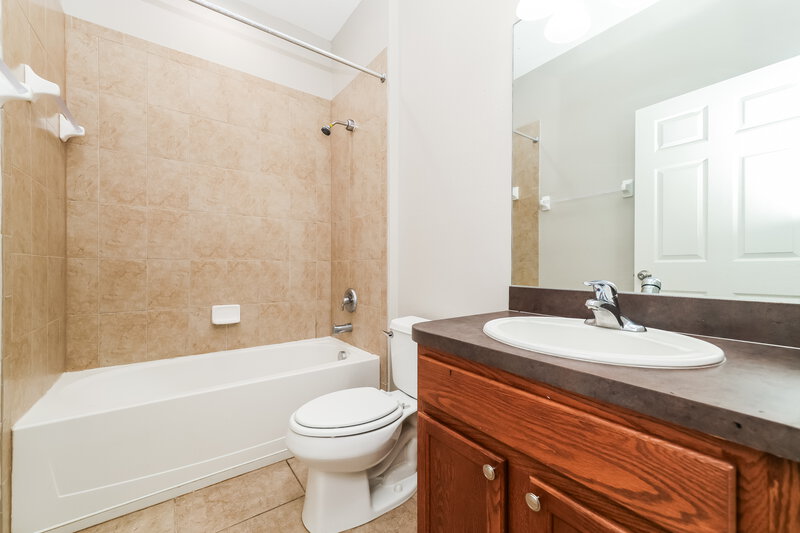 2,120/Mo, 1807 Bonita Bluff Ct Ruskin, FL 33570 Bathroom View