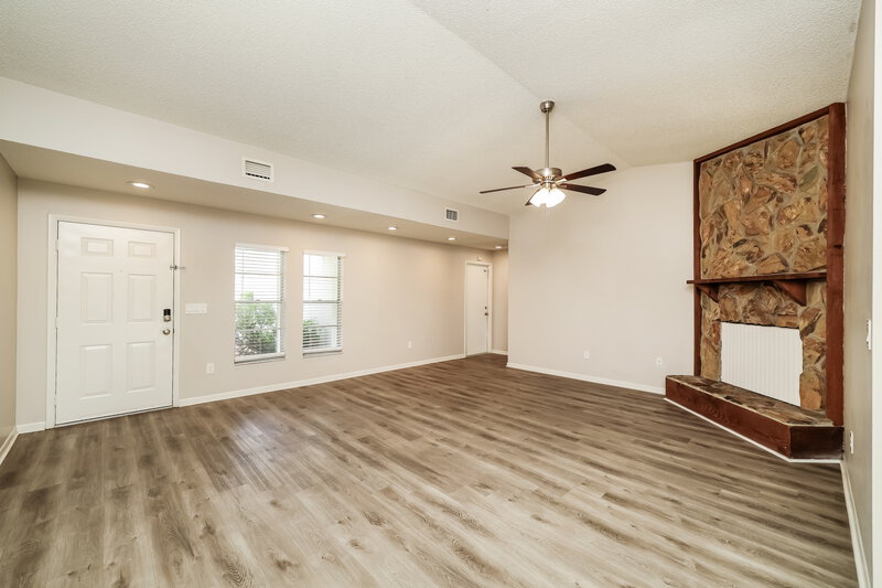 2,200/Mo, 1828 Craven Drive Seffner, FL 33584 Living Room View 3