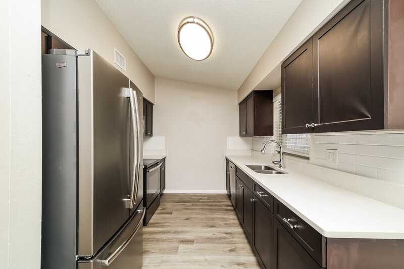 2,200/Mo, 1828 Craven Drive Seffner, FL 33584 Kitchen View