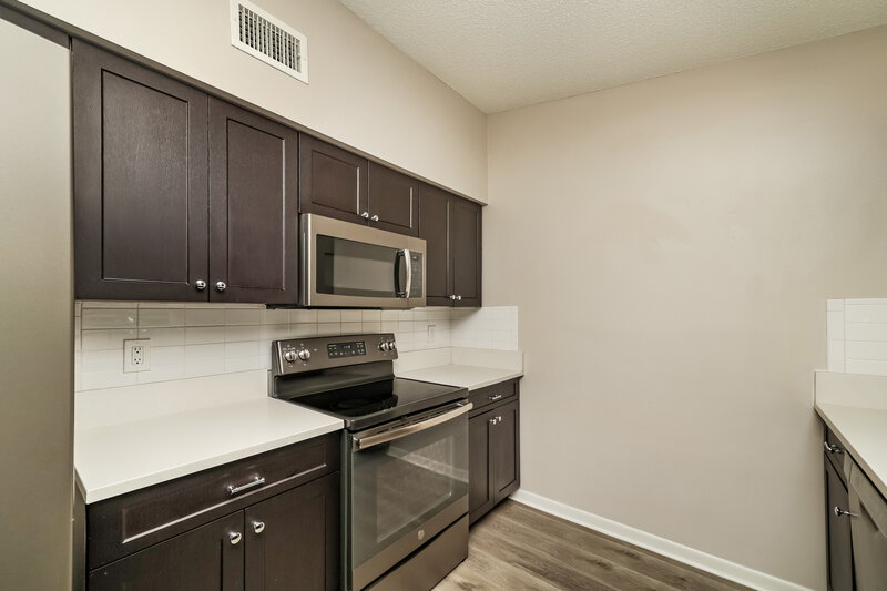 2,200/Mo, 1828 Craven Drive Seffner, FL 33584 Kitchen View 3