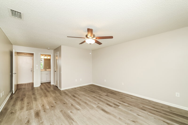 2,200/Mo, 1828 Craven Drive Seffner, FL 33584 Main Bedroom View 2
