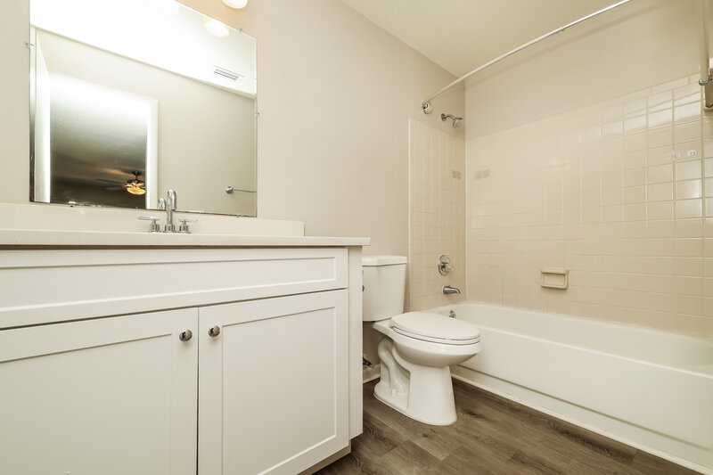 2,200/Mo, 1828 Craven Drive Seffner, FL 33584 Main Bathroom View