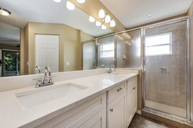 1,985/Mo, 4807 Weasel Dr New Port Richey, FL 34653 Main Bathroom View