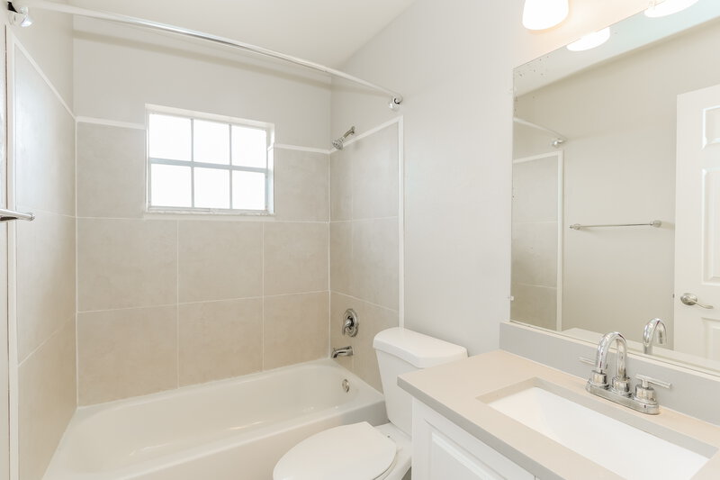 1,850/Mo, 4513 Bromley Avenue Spring Hill, FL 34609 Bathroom View