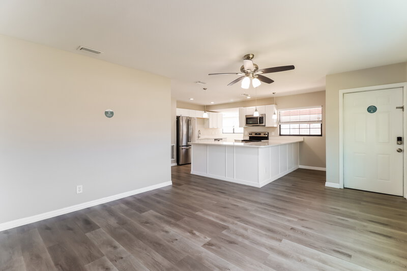 4,220/Mo, 5615 Larimer Dr Tampa, FL 33615 Living Room View