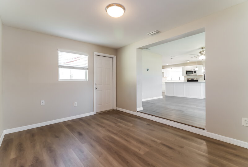4,220/Mo, 5615 Larimer Dr Tampa, FL 33615 Living Room View 2
