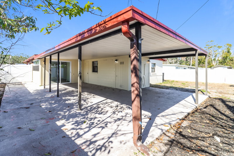 4,220/Mo, 5615 Larimer Dr Tampa, FL 33615 Rear View