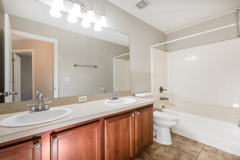 2,130/Mo, 11910 Old Tuscany Pl New Port Richey, FL 34654 Bathroom View