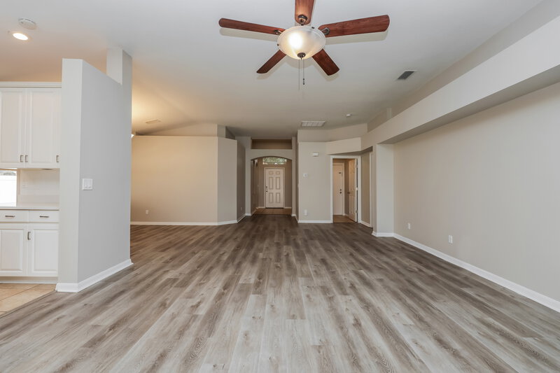 2,240/Mo, 510 Caribe Ridge Way Ruskin, FL 33570 Living Room View