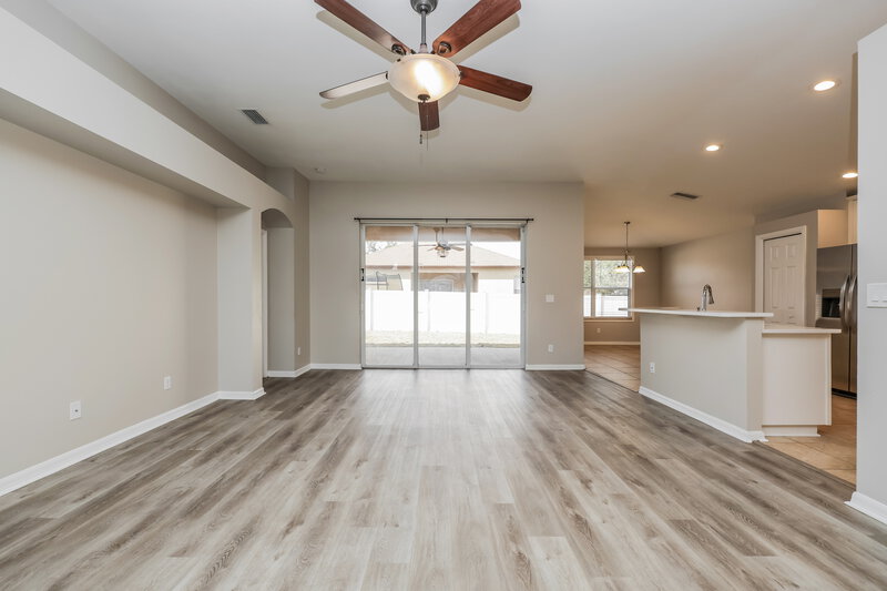 2,240/Mo, 510 Caribe Ridge Way Ruskin, FL 33570 Living Room View 2