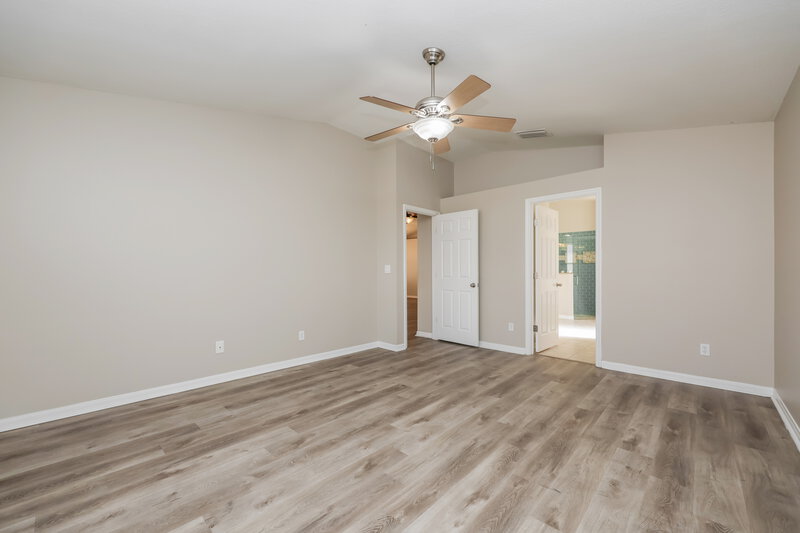 2,240/Mo, 510 Caribe Ridge Way Ruskin, FL 33570 Main Bedroom View