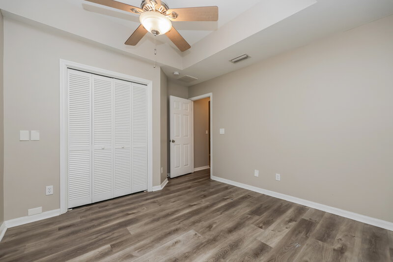 2,240/Mo, 510 Caribe Ridge Way Ruskin, FL 33570 Main Bedroom View 3