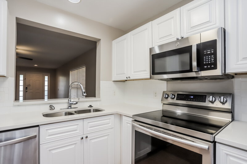 3,800/Mo, 8554 Hawbuck St Trinity, FL 34655 Kitchen View 2
