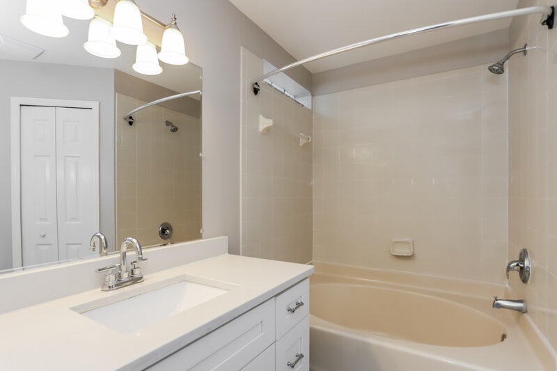 3,800/Mo, 8554 Hawbuck St Trinity, FL 34655 Main Bathroom View