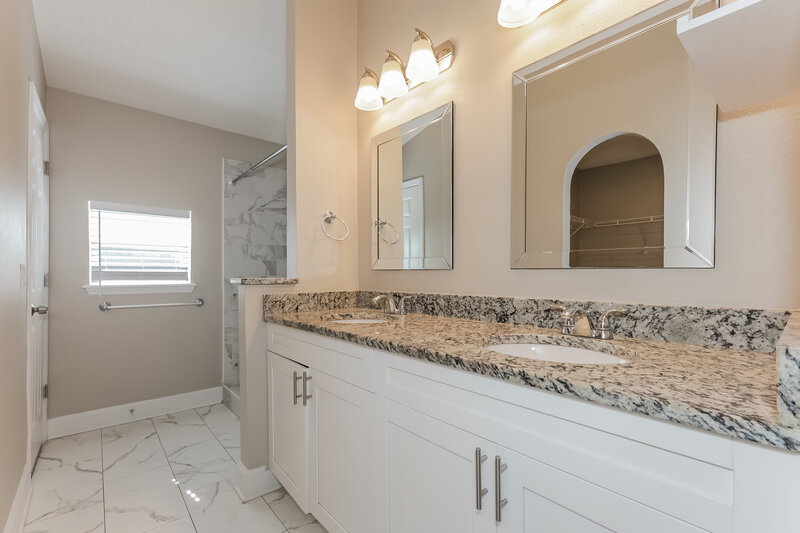 2,335/Mo, 807 Rocky Mountain Court Valrico, FL 33594 Main Bathroom View